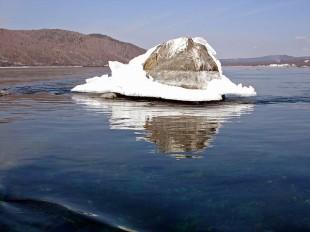 640px-Angara_River-Shaman's_Stone