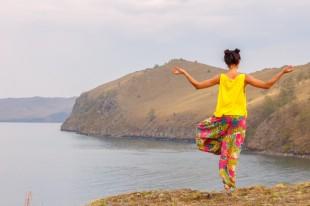 Lake,Baikal,,Bazaar,Bay,,Russia,-,July,4,,2015:,Woman